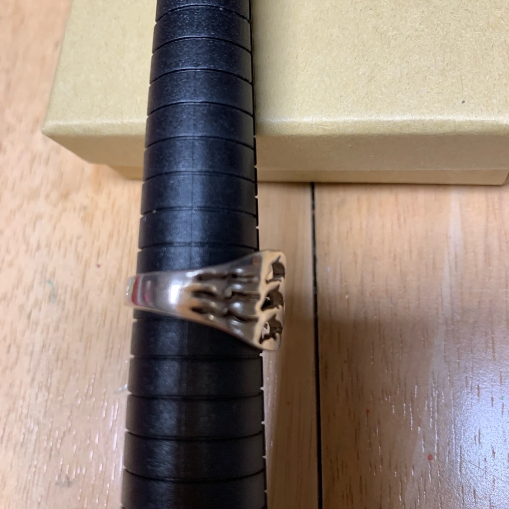 Tapered Dolphin Ring - Picture 2 of 3